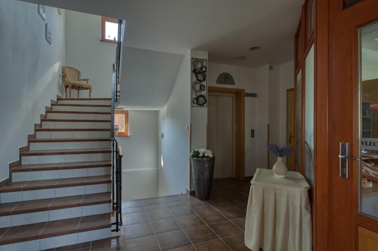 Garni Hotel Zvon Zrece Bagian luar foto