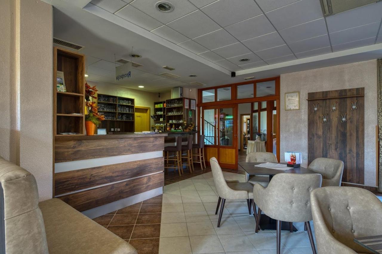 Garni Hotel Zvon Zrece Bagian luar foto