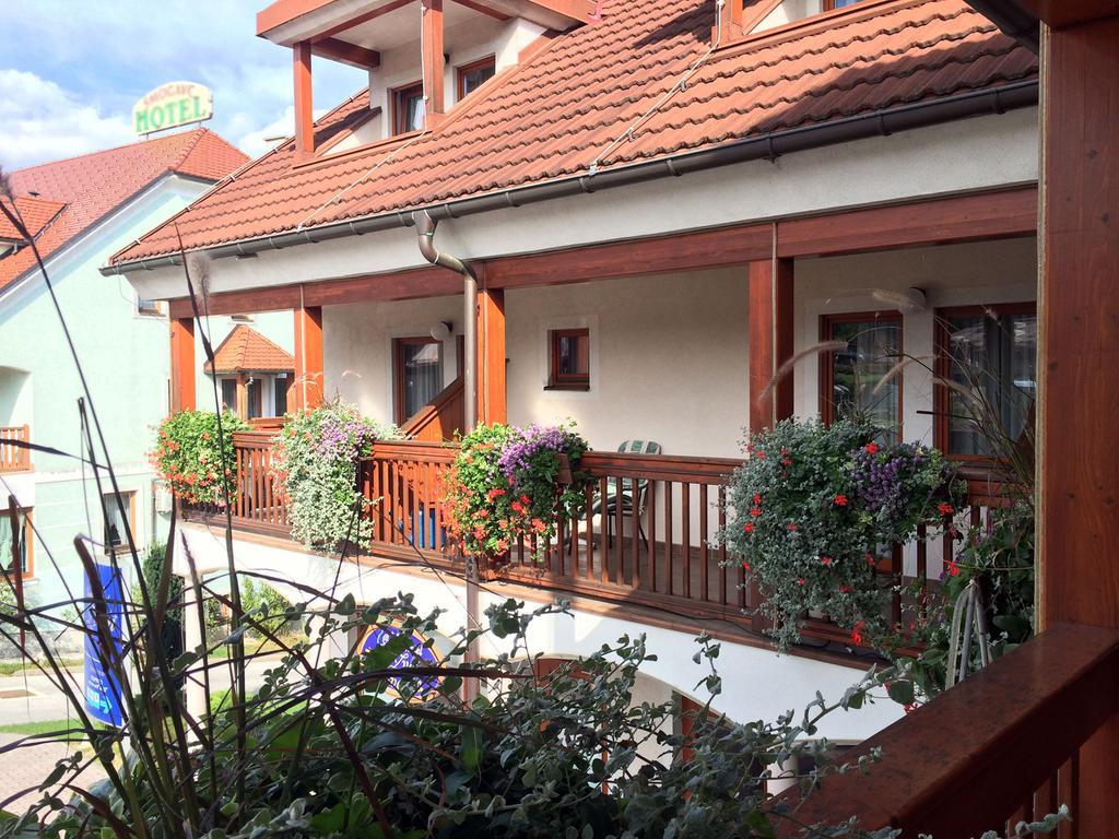 Garni Hotel Zvon Zrece Bagian luar foto