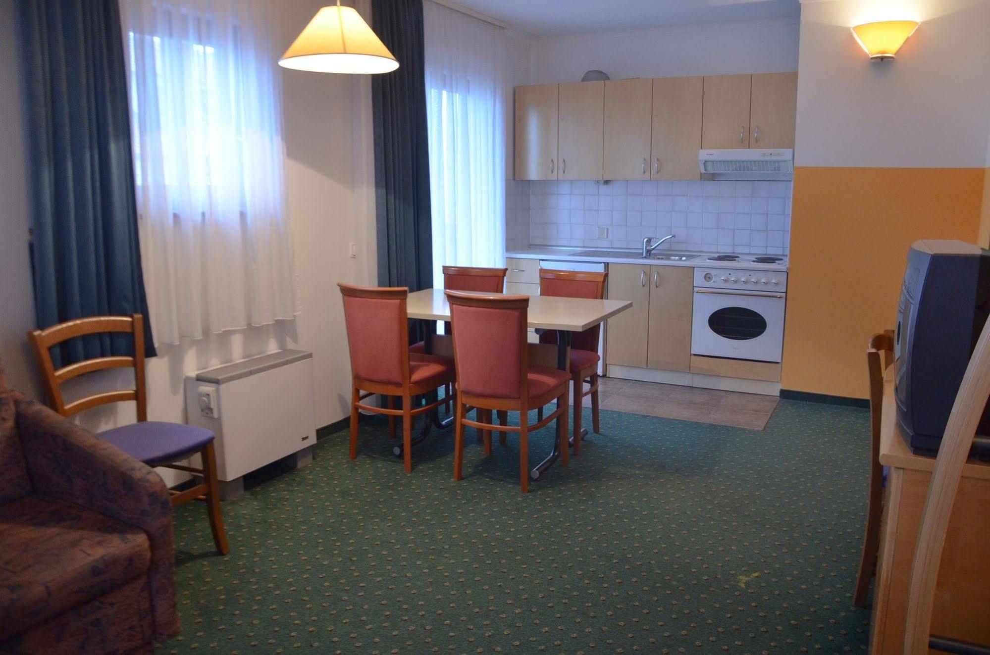 Garni Hotel Zvon Zrece Bagian luar foto